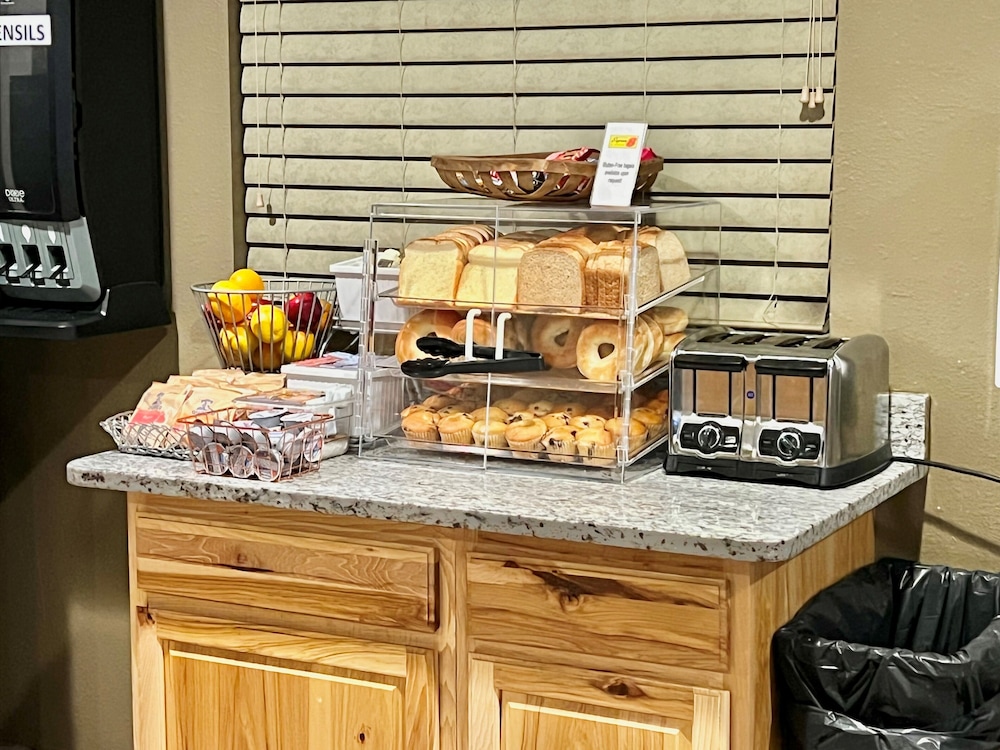Super 8 By Wyndham Boise 21/29
