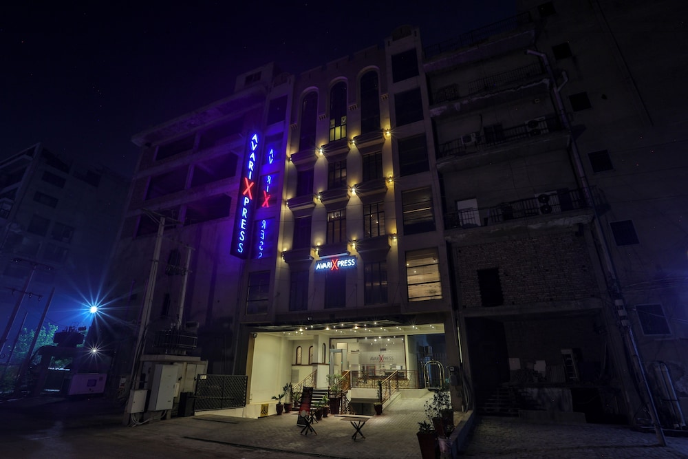Avari Xpress Faisalabad in FAISALABAD