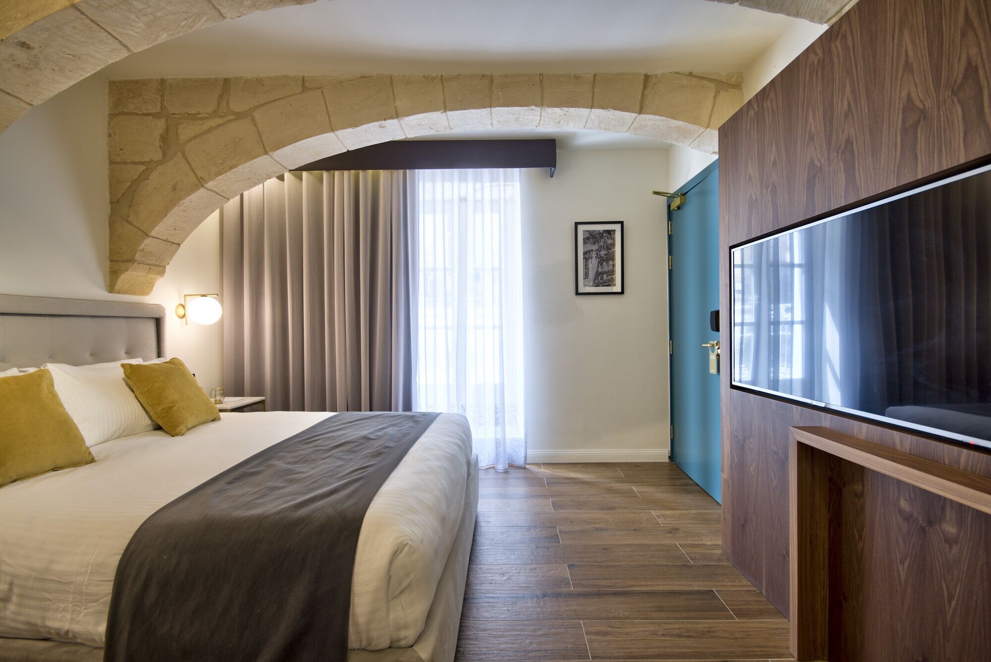 DELUXE, DOUBLE BED, BALCONY