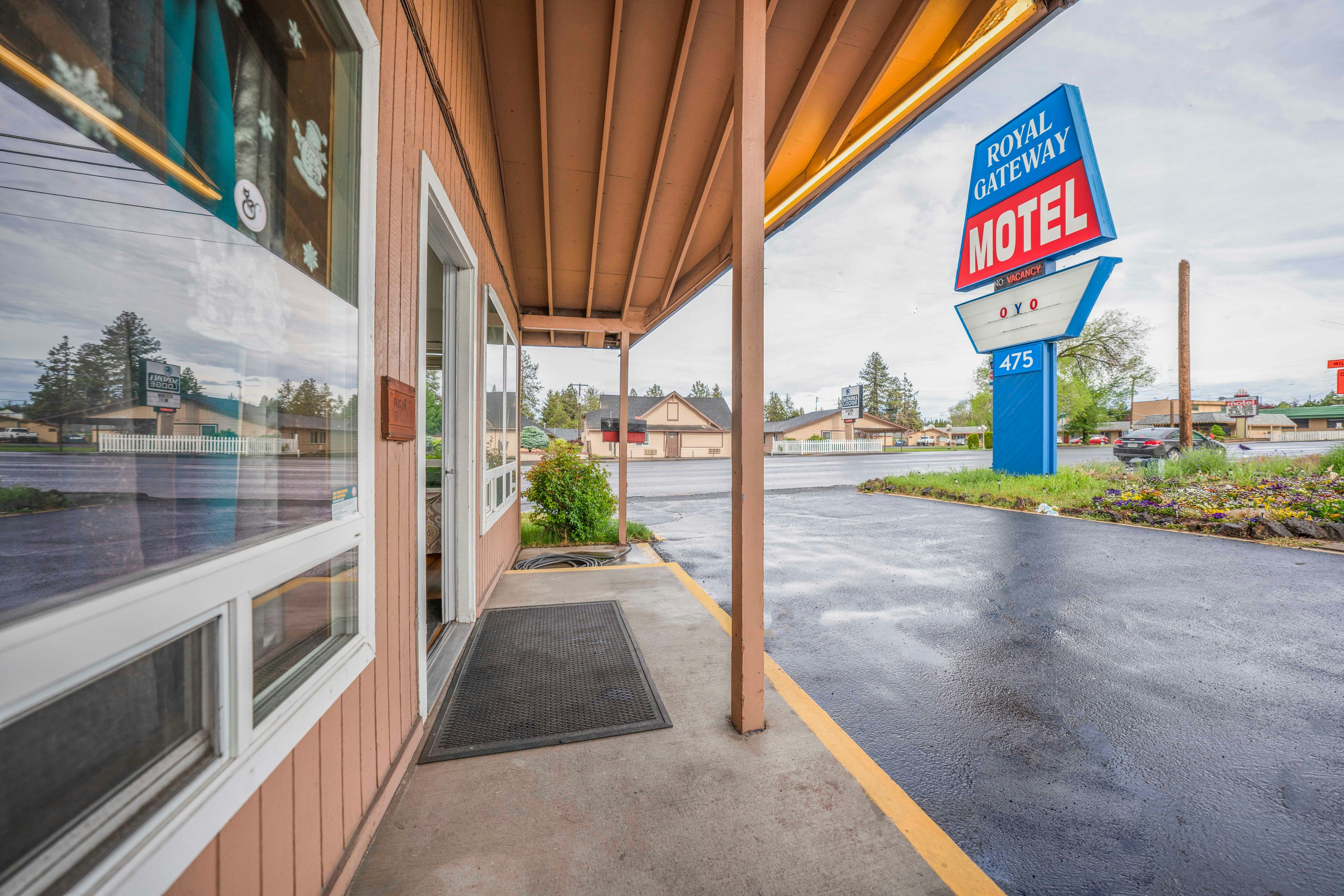 Royal Gateway Motel 16/21