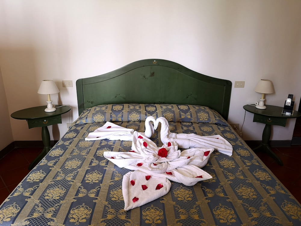 1 BEDROOM, FAMILY, STUDIO, KITCHENETTE, GROUND FLOOR