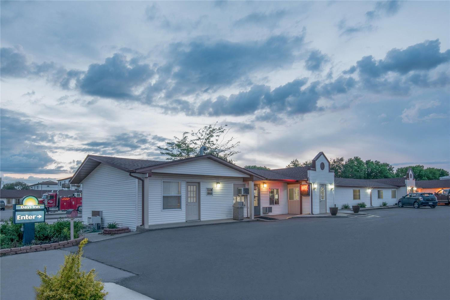 Days Inn by Wyndham Jamestown 2/37