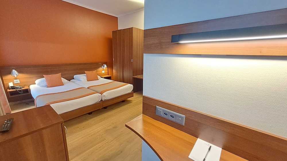 SUPERIOR, DOUBLE OR TWIN BED