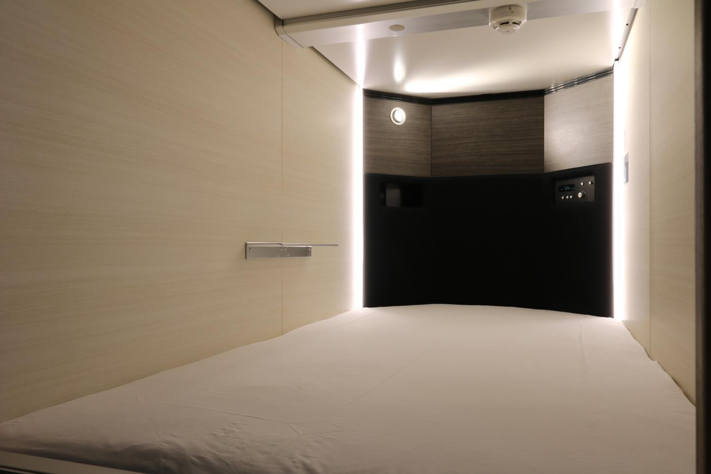 Capsule, Male Dorm, Moderate, Lower Bunk