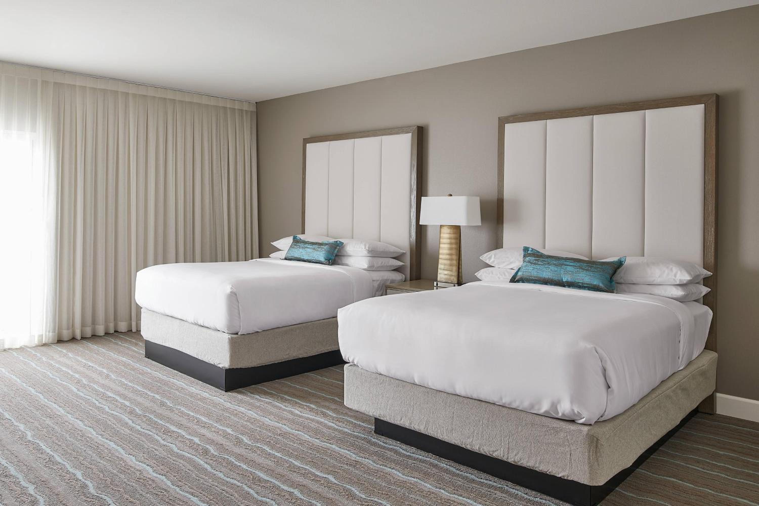 Guest Room, Premier, King Bed, 2 Queen Beds, Terrace