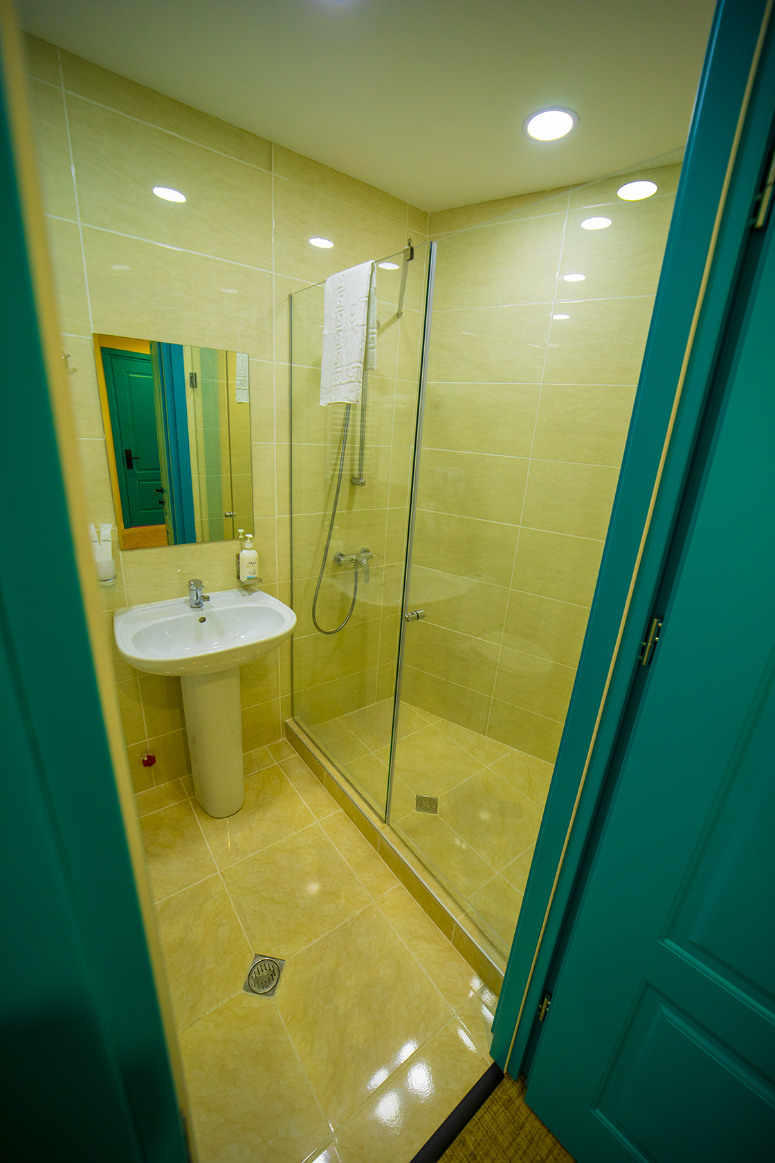 غرفة بسرير مزدوج أو سريرين منفصلين بشرفة، City Inn Tbilisi 8/8
