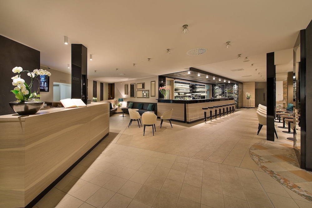 PREMIUM Hotel 13/69