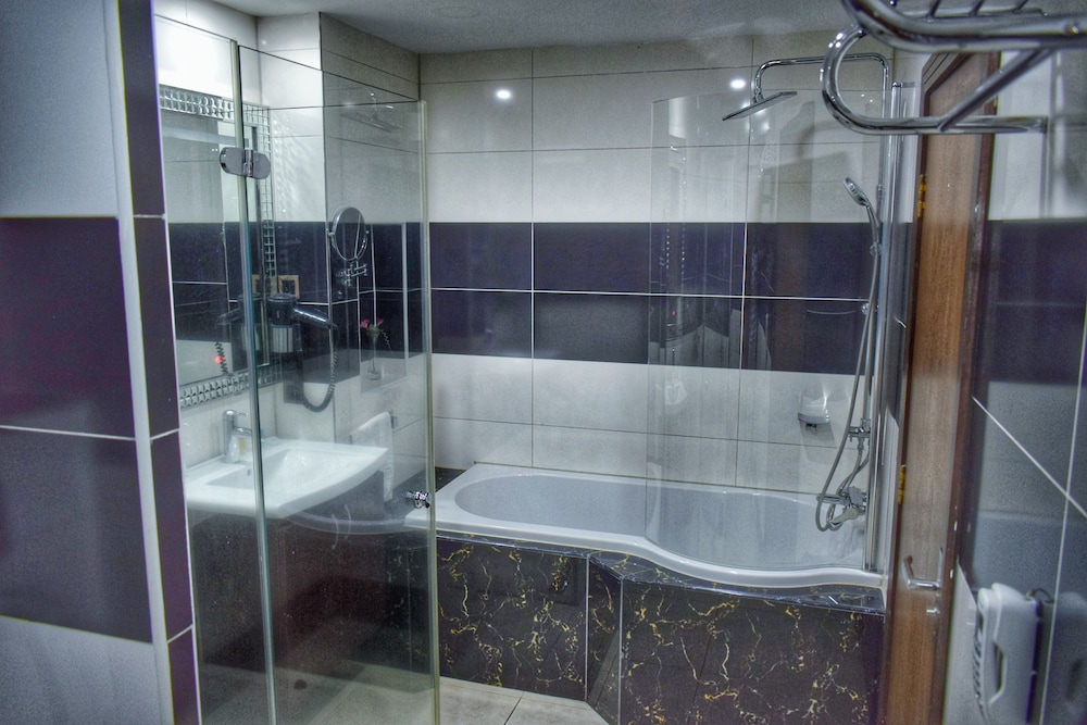 EXECUTIVE, SUITE