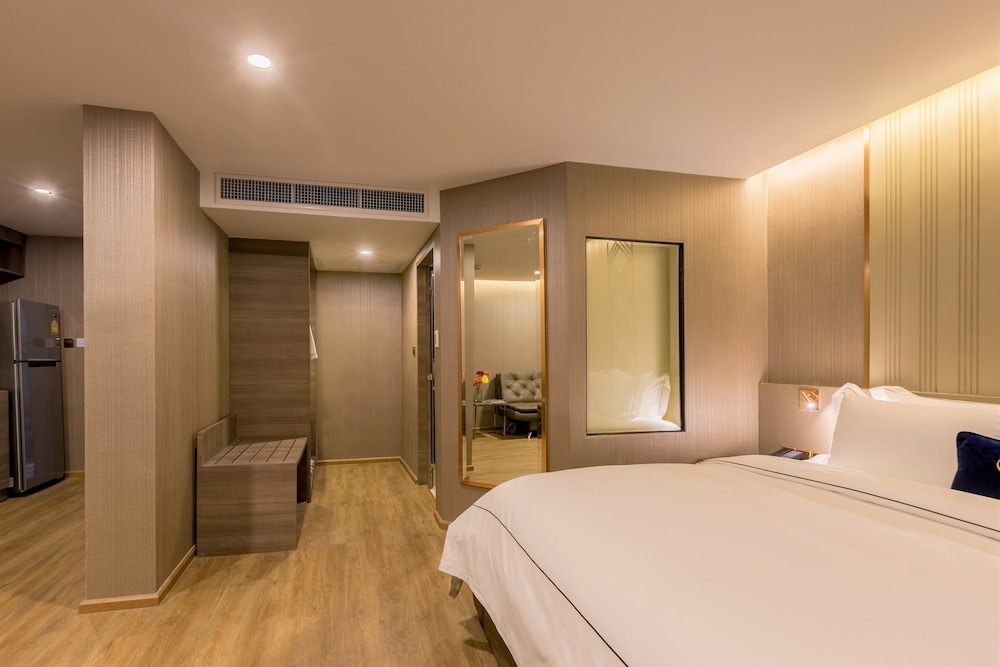 GLOW Sukhumvit 5 15/36