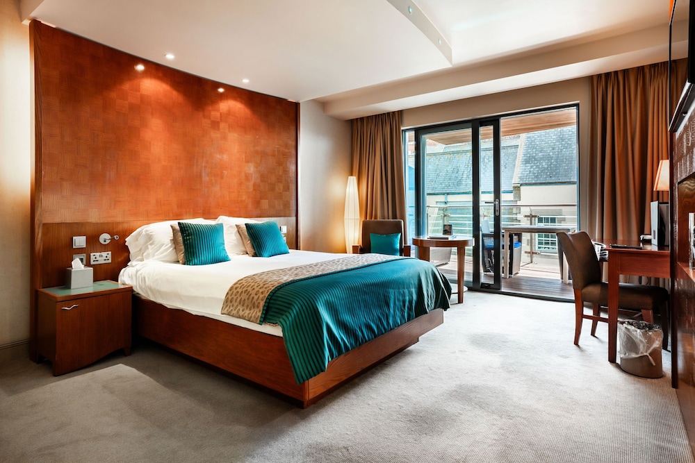 GOLD, DELUXE, DOUBLE BED