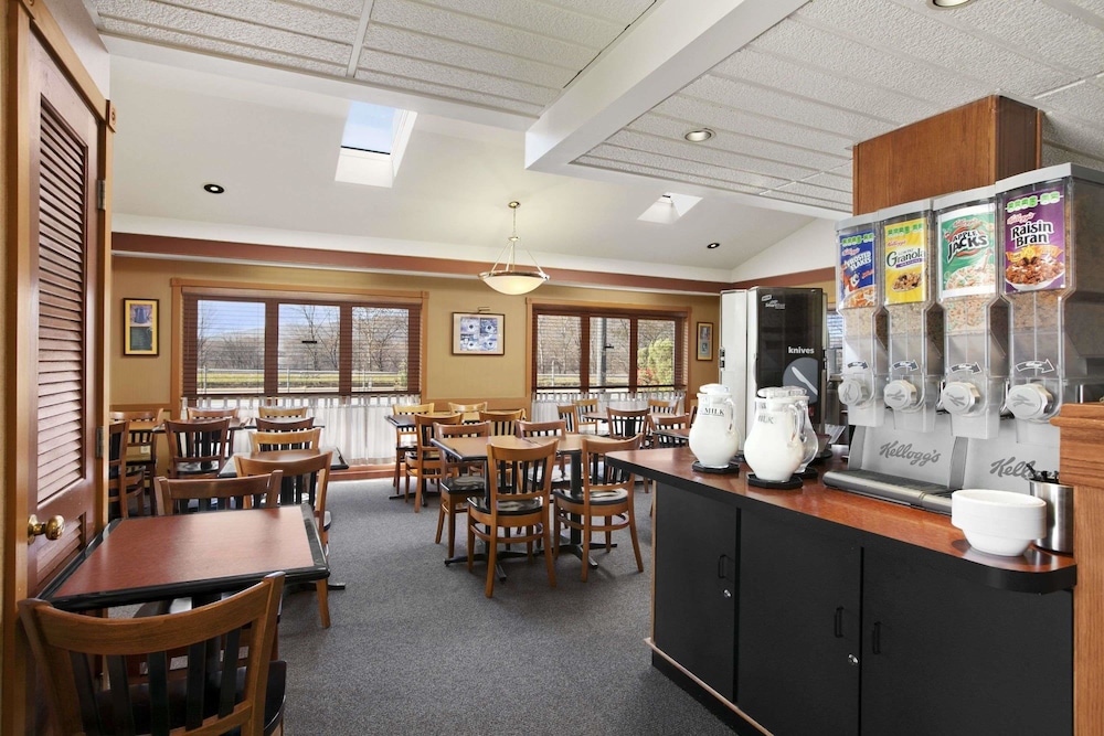 Days Inn by Wyndham Harrisburg North 23/32