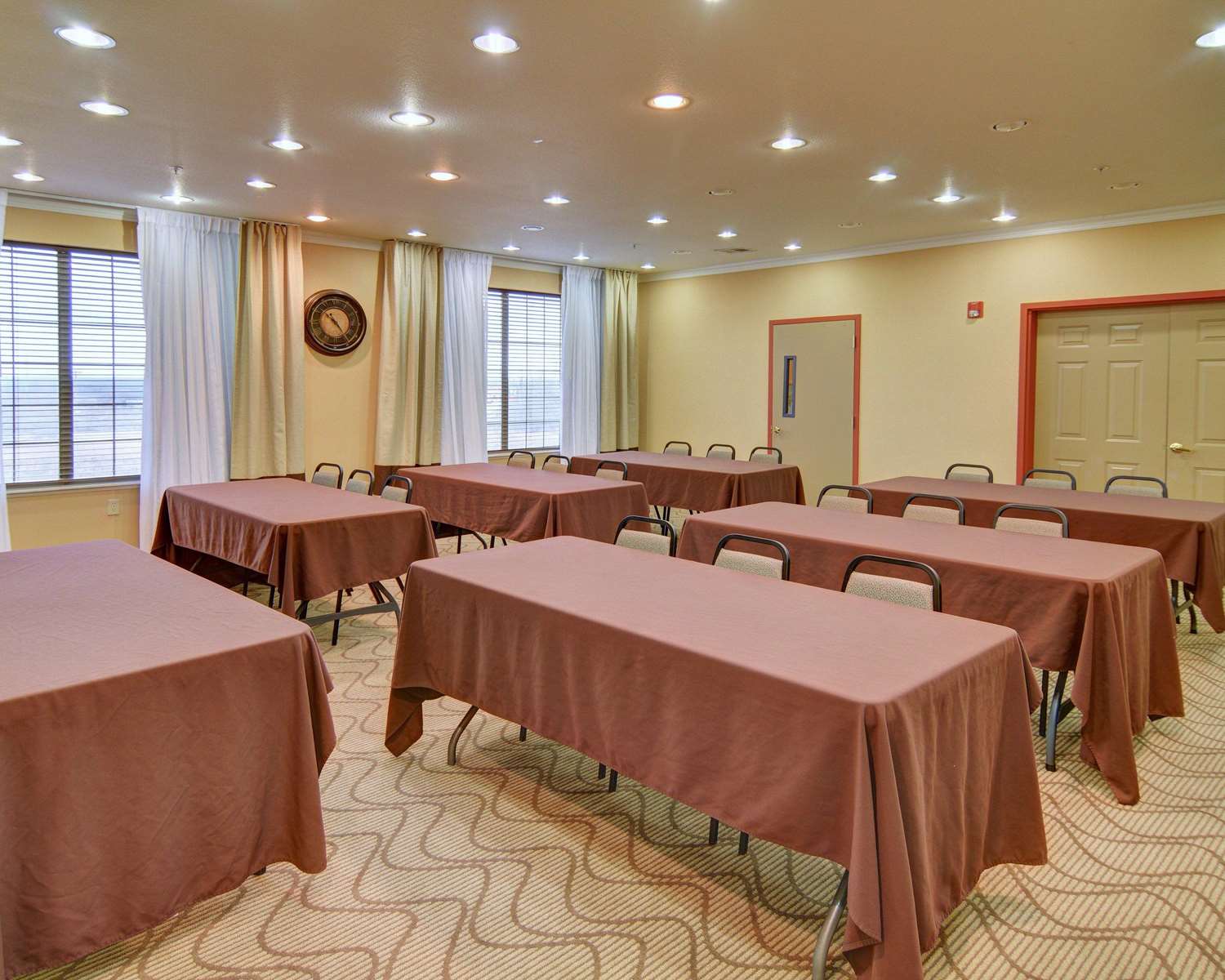 Roanoke Suites 18/24