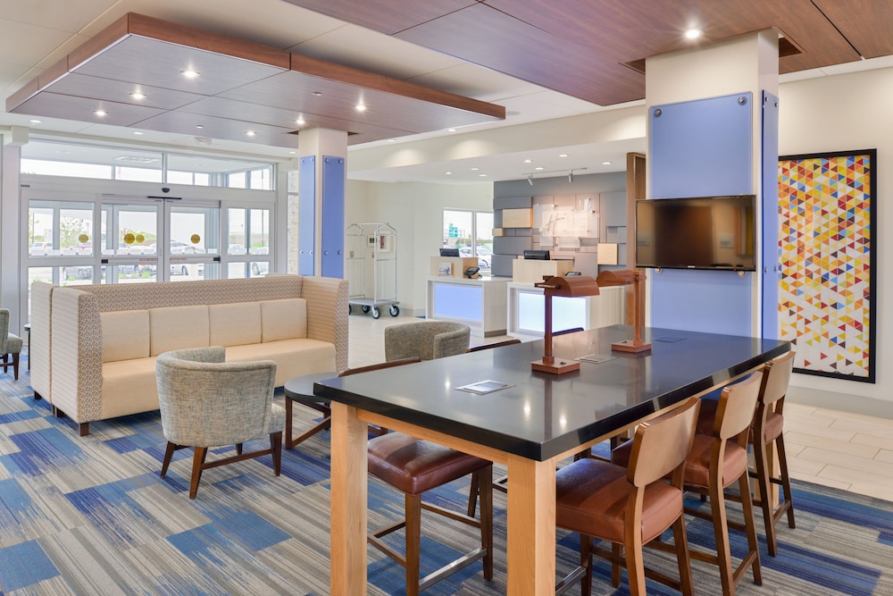 Holiday Inn Express And Suites Madison 56/65