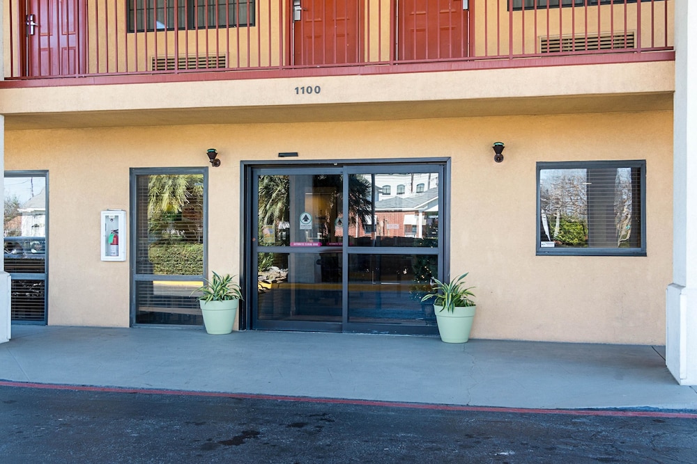 Quality Inn near Casinos and Convention Center 10/34