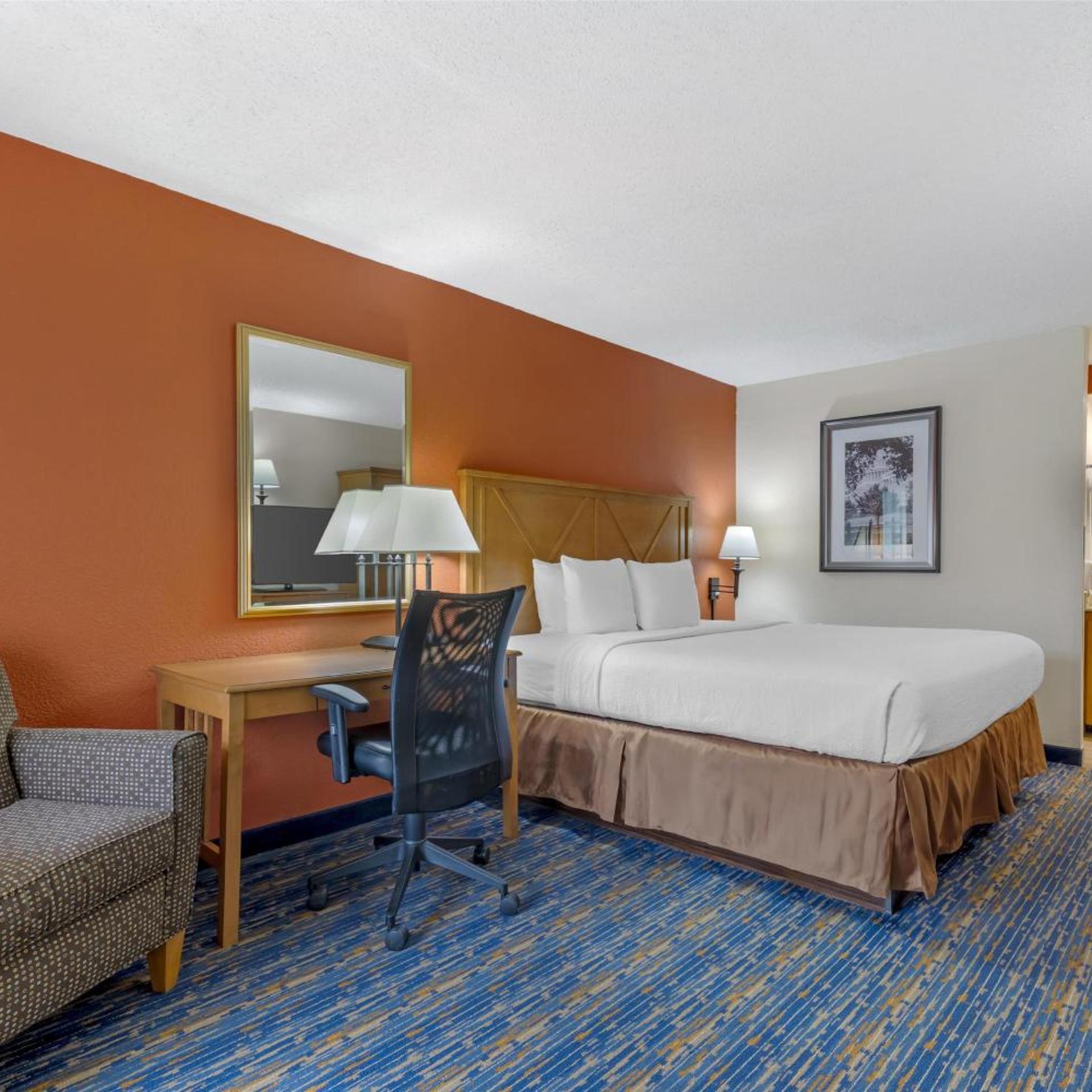غرفة بسرير كينج في الطابق الأرضي، Best Western Dulles Airport Inn 9/10