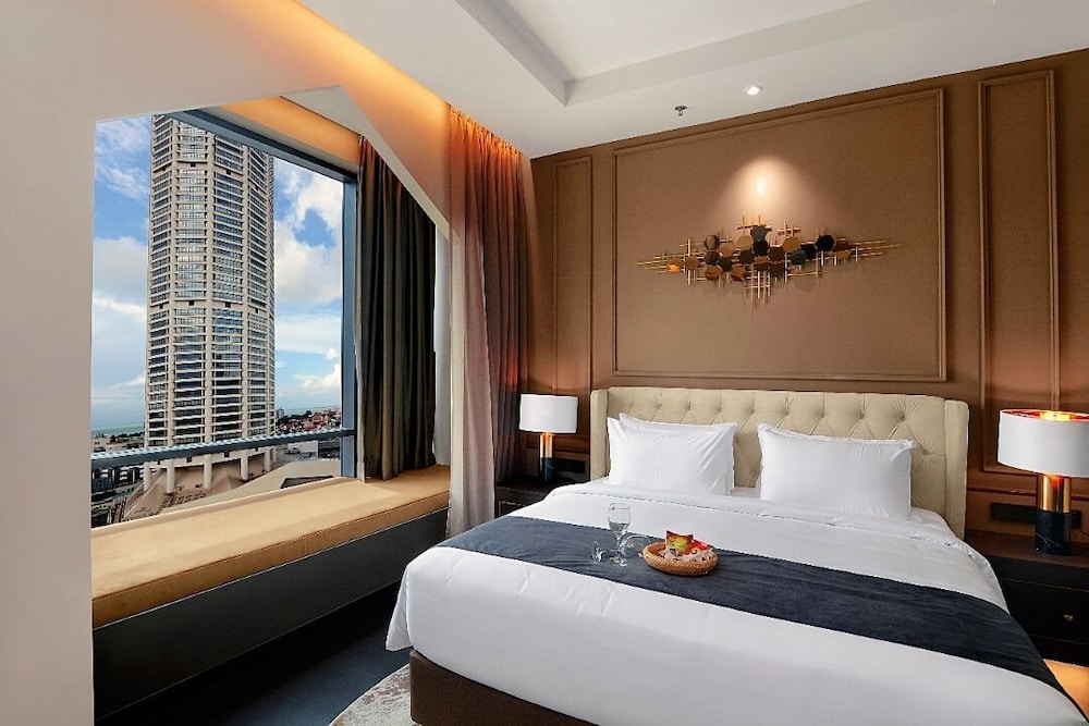 The Granite Luxury Hotel 23/73