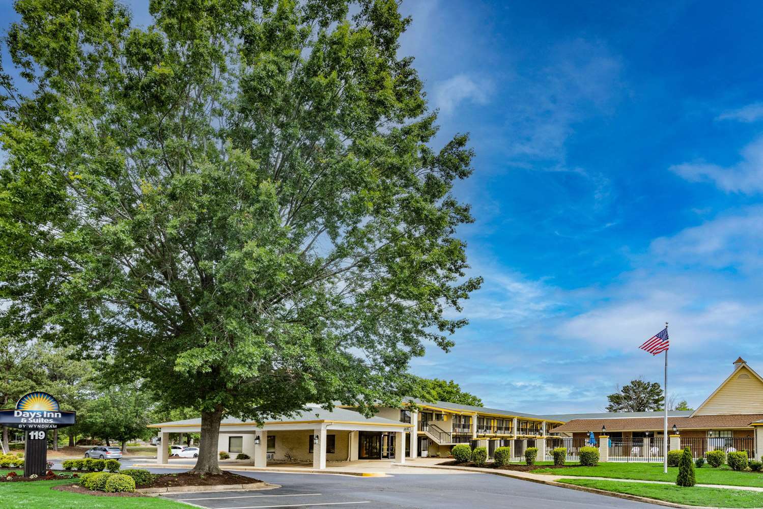 Days Inn & Suites by Wyndham Williamsburg Colonial 5/35