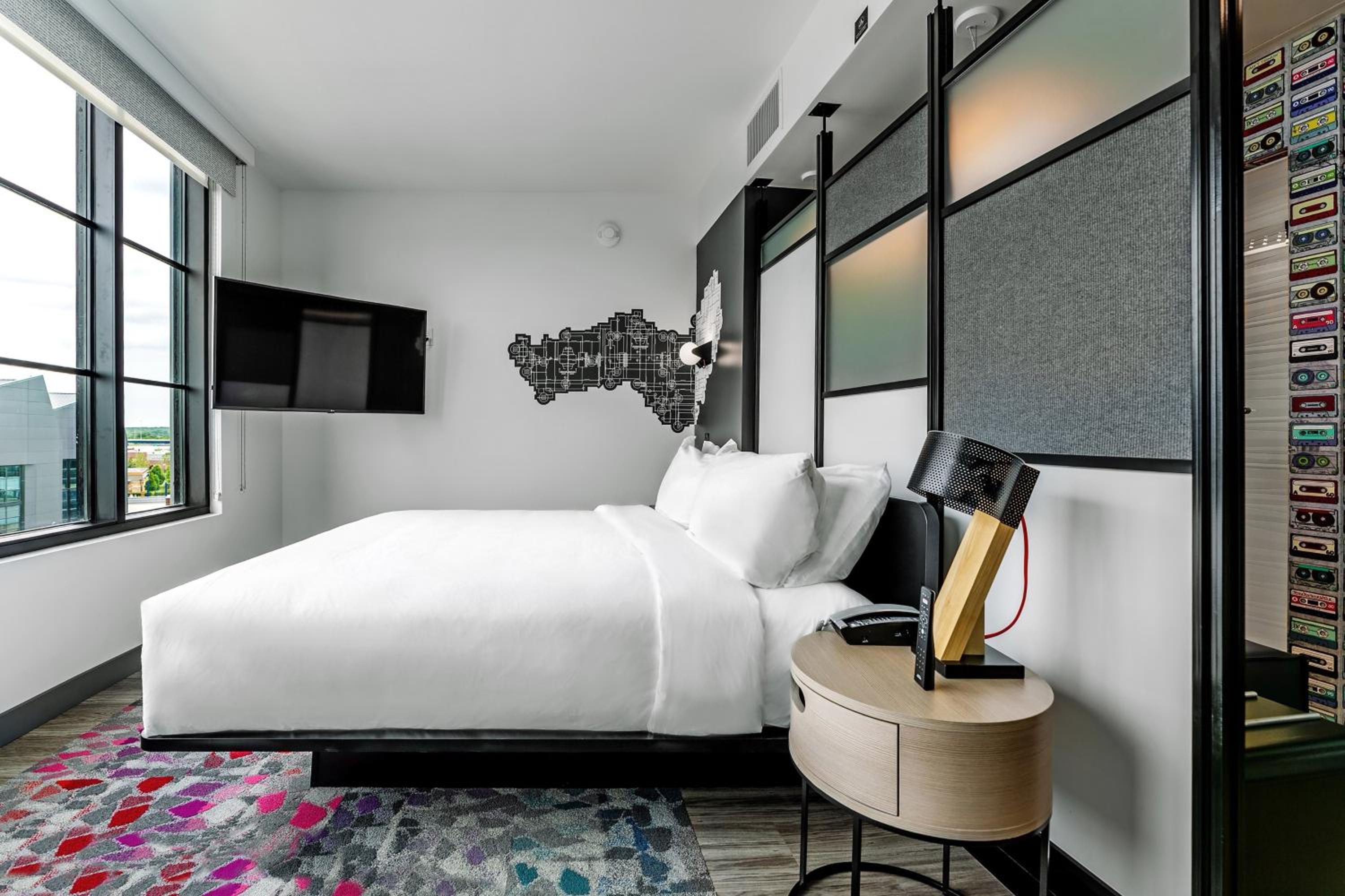 ALOFT, KING BED