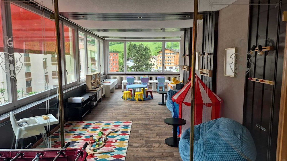 Grichting Hotel & Serviced Apartments 56/65