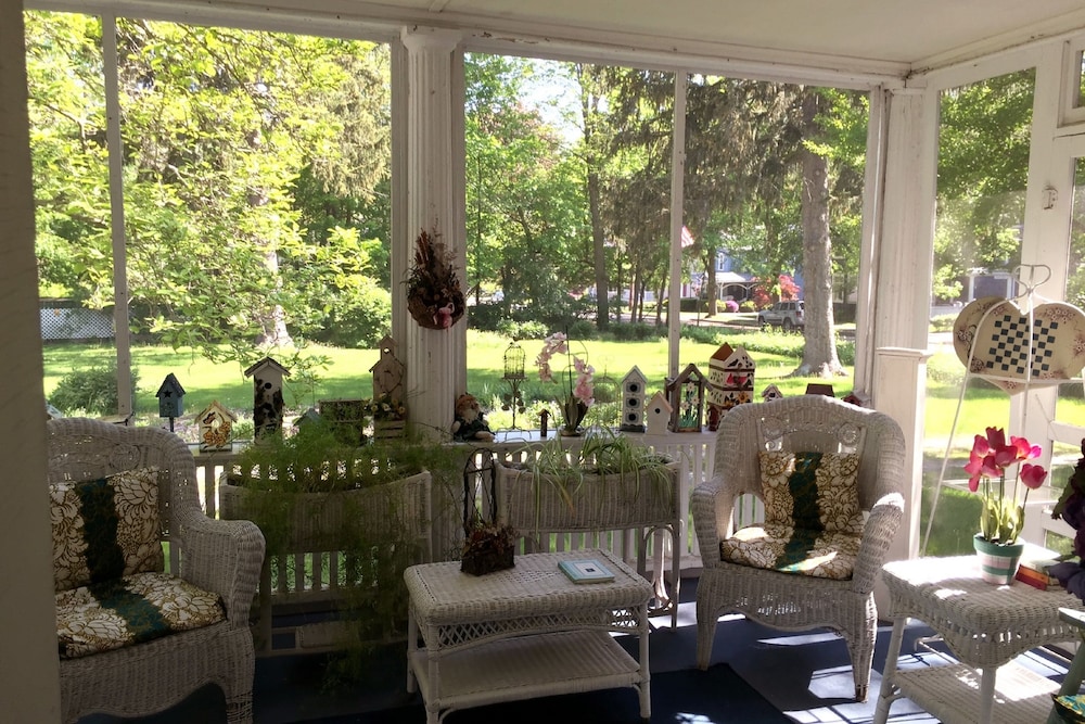 18 Vine Inn &amp; Carriage House 33/50