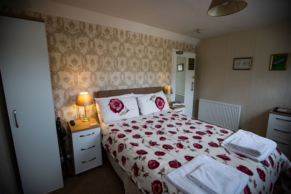 Raincliffe Hotel 9/50