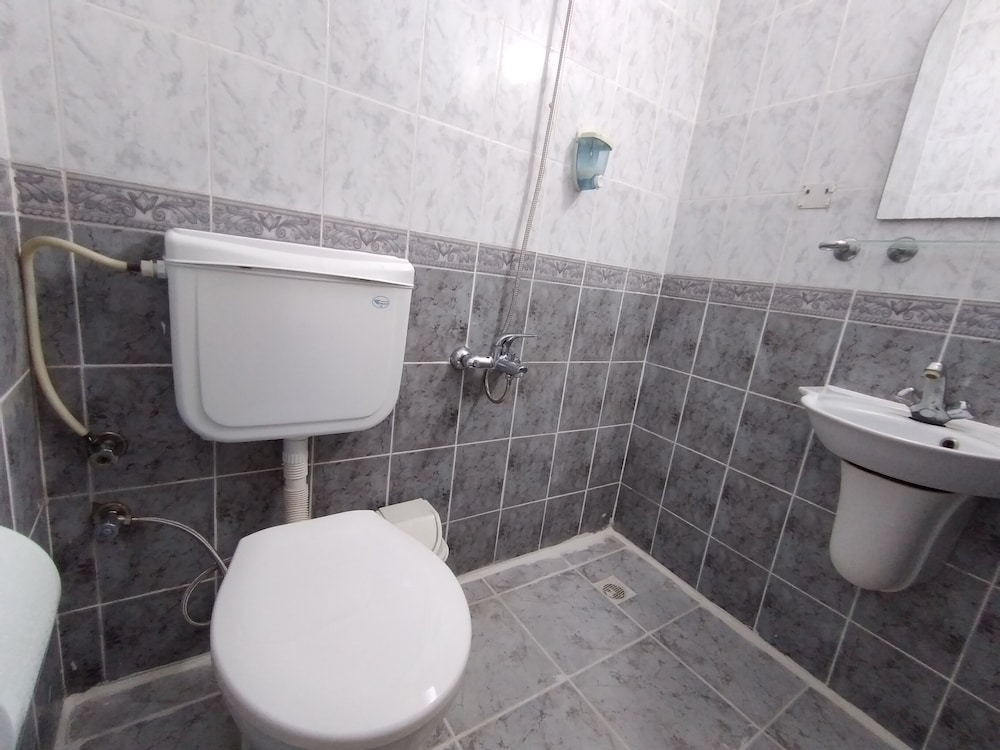 Anz Guesthouse 48/50