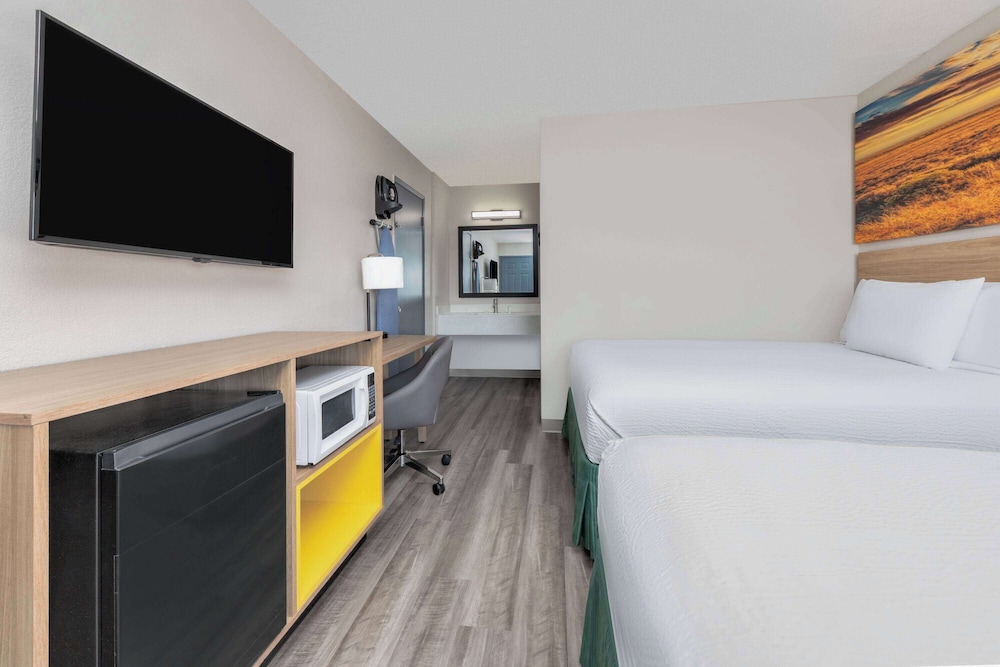 Days Inn by Wyndham Wichita Falls 20/50