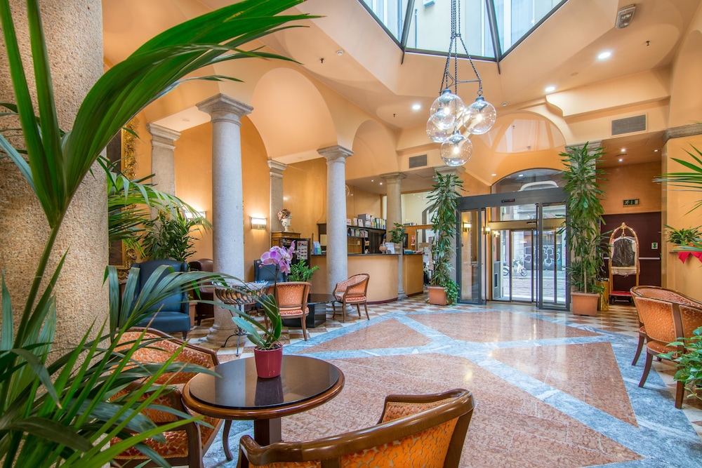 Lobby at Hotel Regina Milano, MILAN