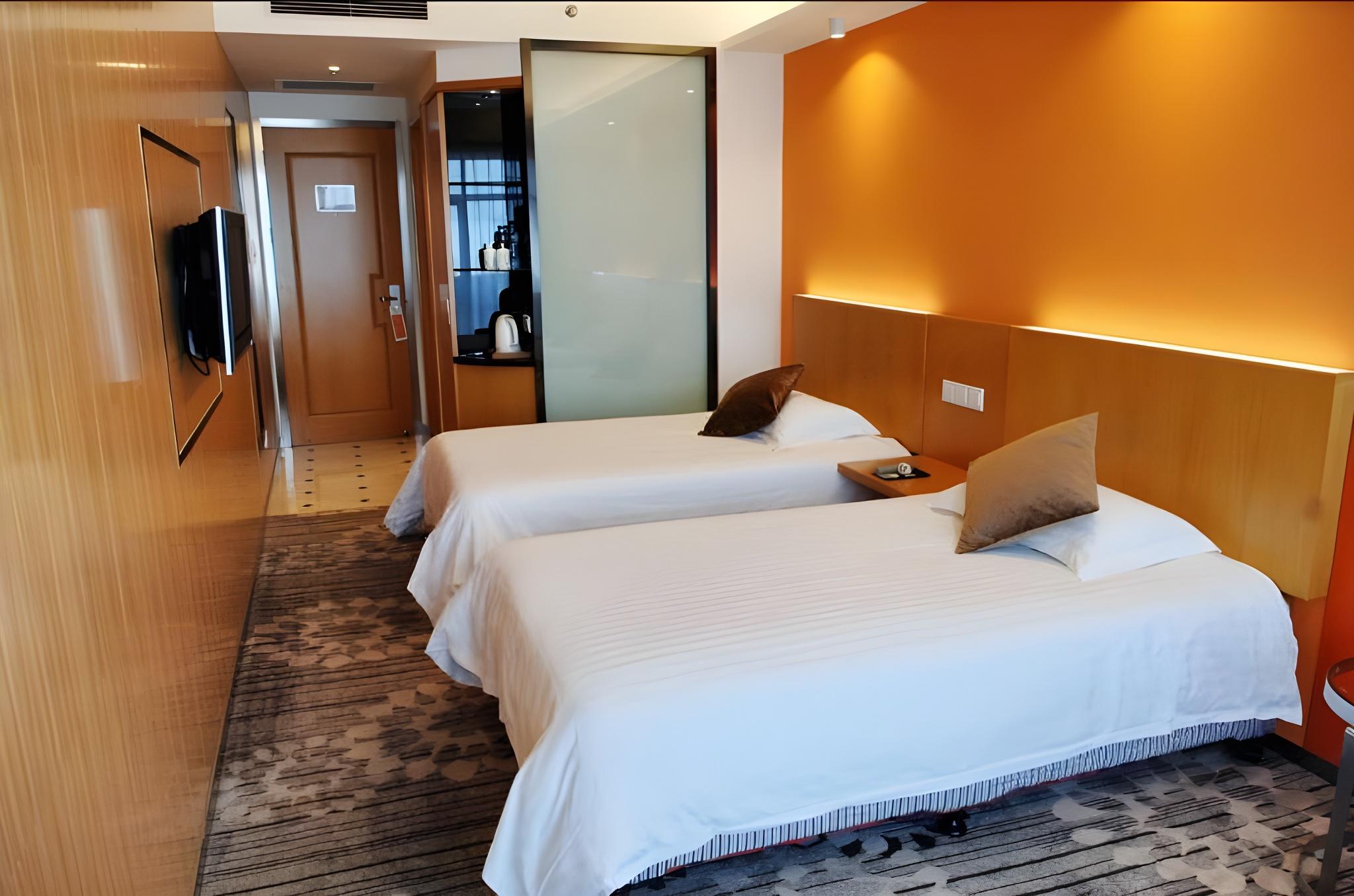 Superior, Twin Beds, North Wing