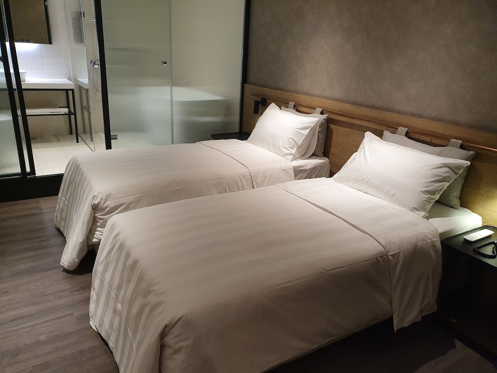 City Suites Taoyuan Station 12/50