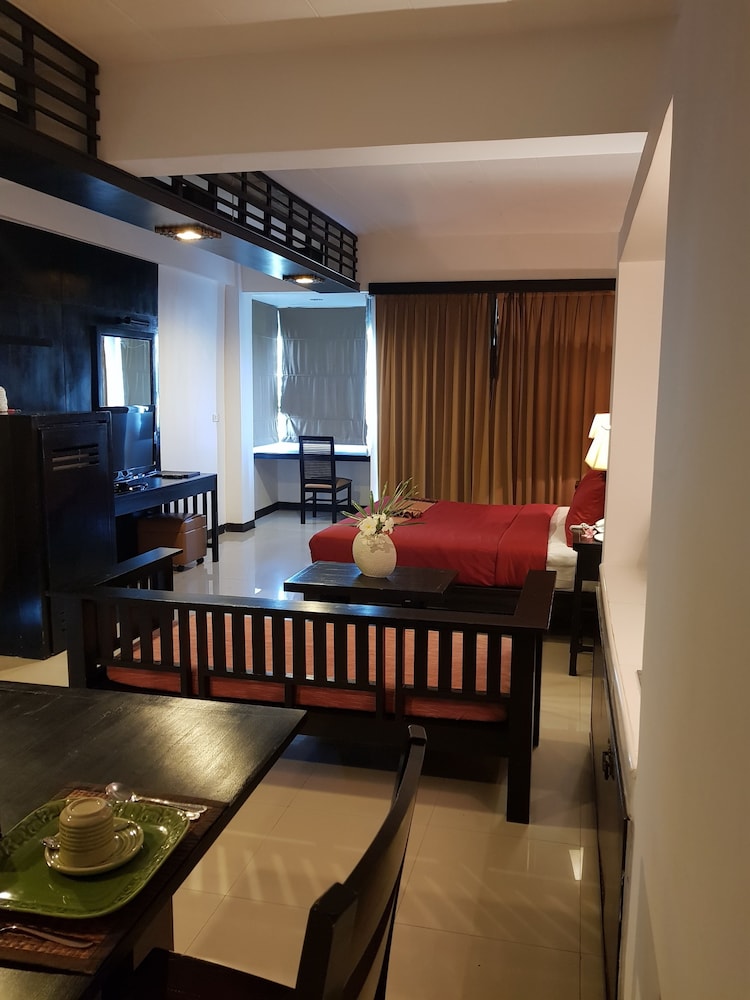 Siam Piman Hotel 60/72