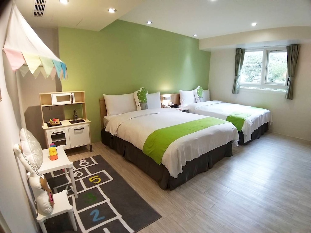 Green Hotel 22/63