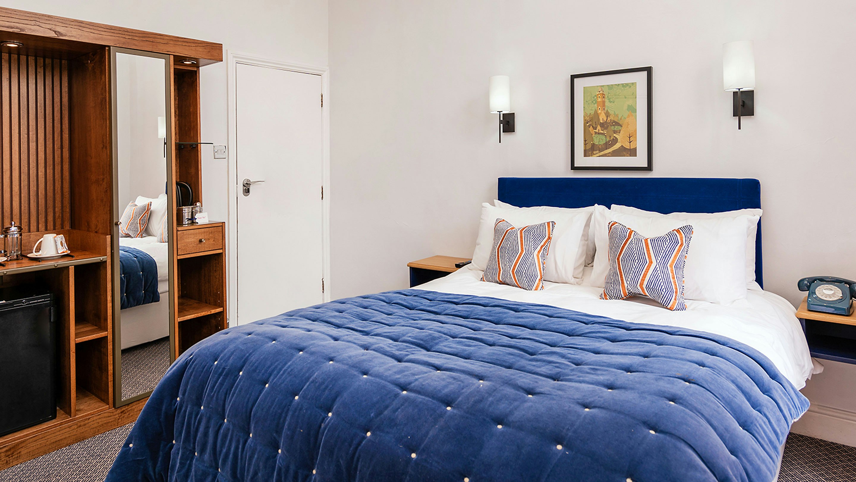 Rodney Hotel 12/48