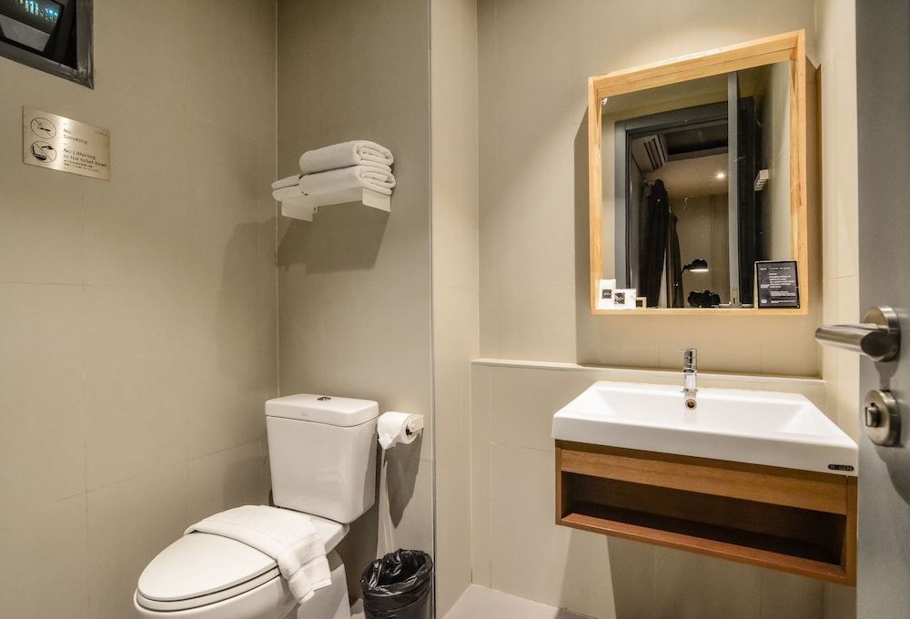 THA CITY LOFT HOTEL 70/72