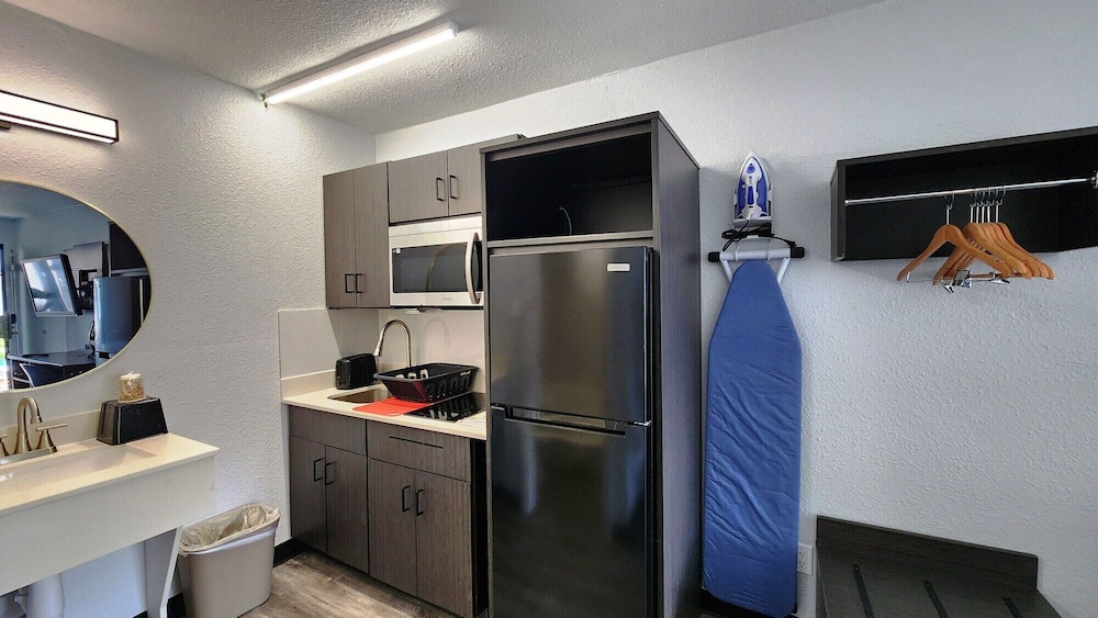 Studio6 Alvin, TX 25/43