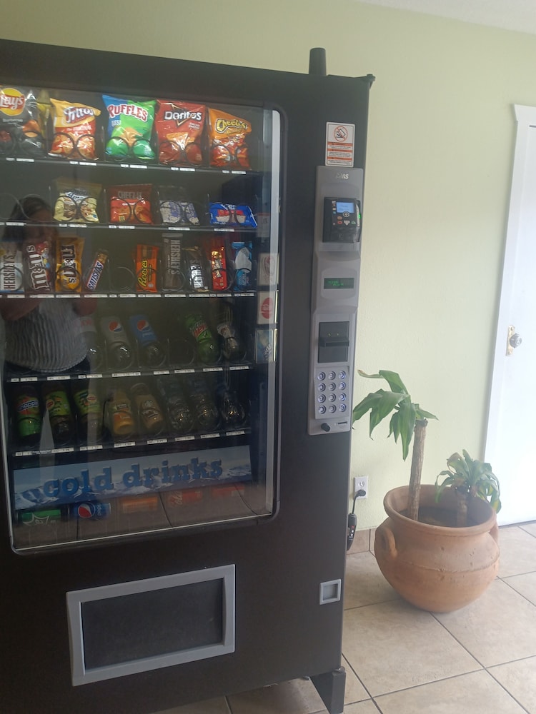 Tree Inn & Suites Albuquerque 5/27