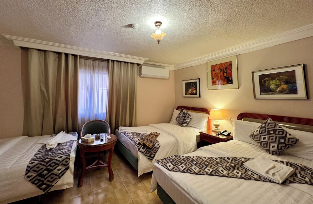 ROOM, TRIPLE
