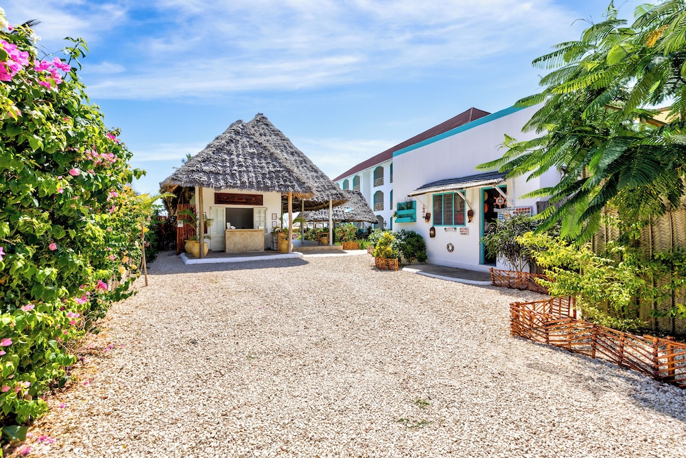 AHG Sun Bay Mlilile Beach Hotel 67/75