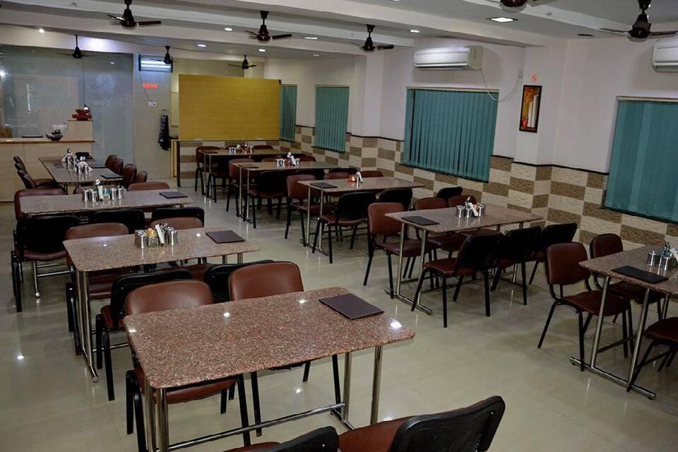 Hotel Shree Darshan 8/9