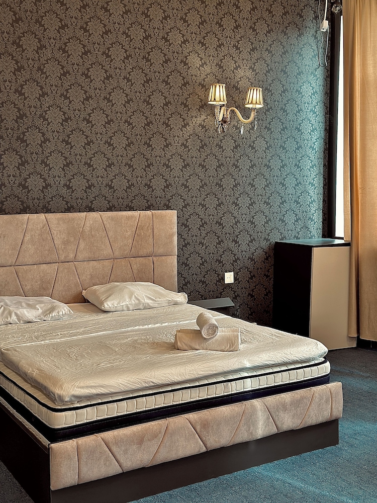 LUXURY, DOUBLE BED