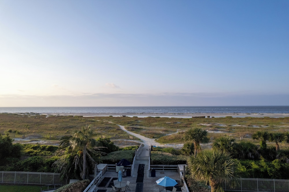 Hodnett Cooper's Beach Club 56/73