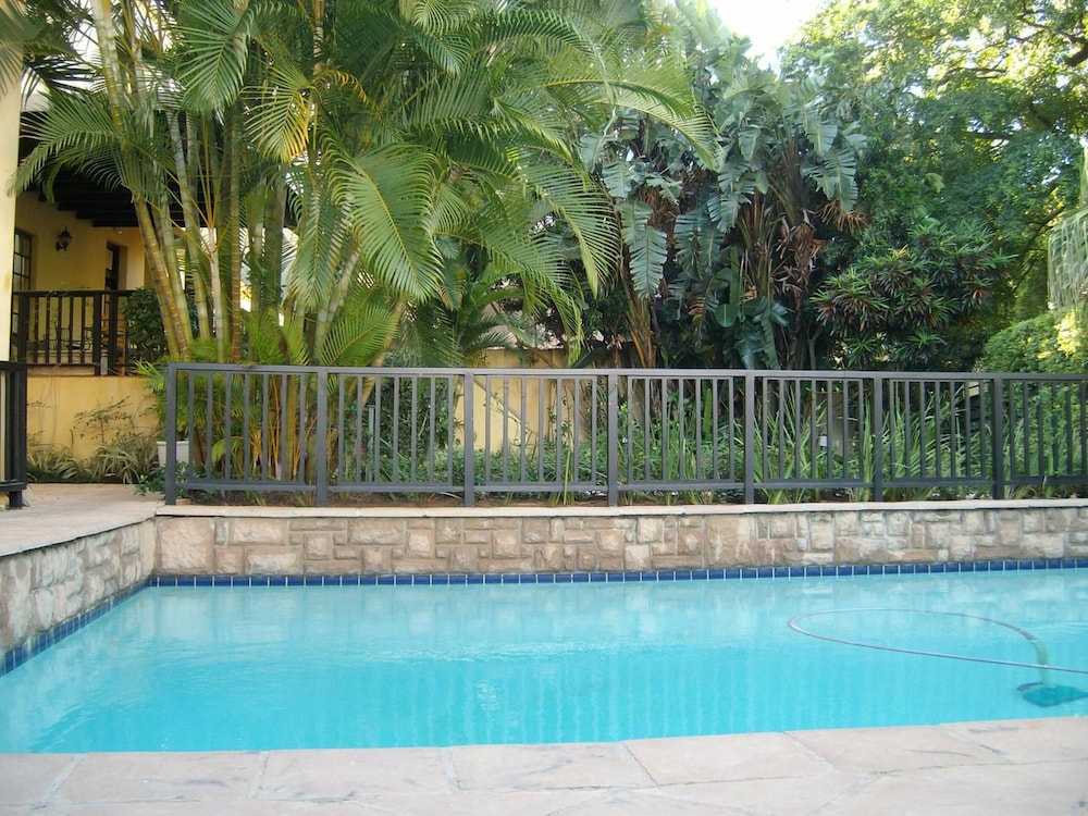 Madeline Grove Bed and Breakfast 44/48