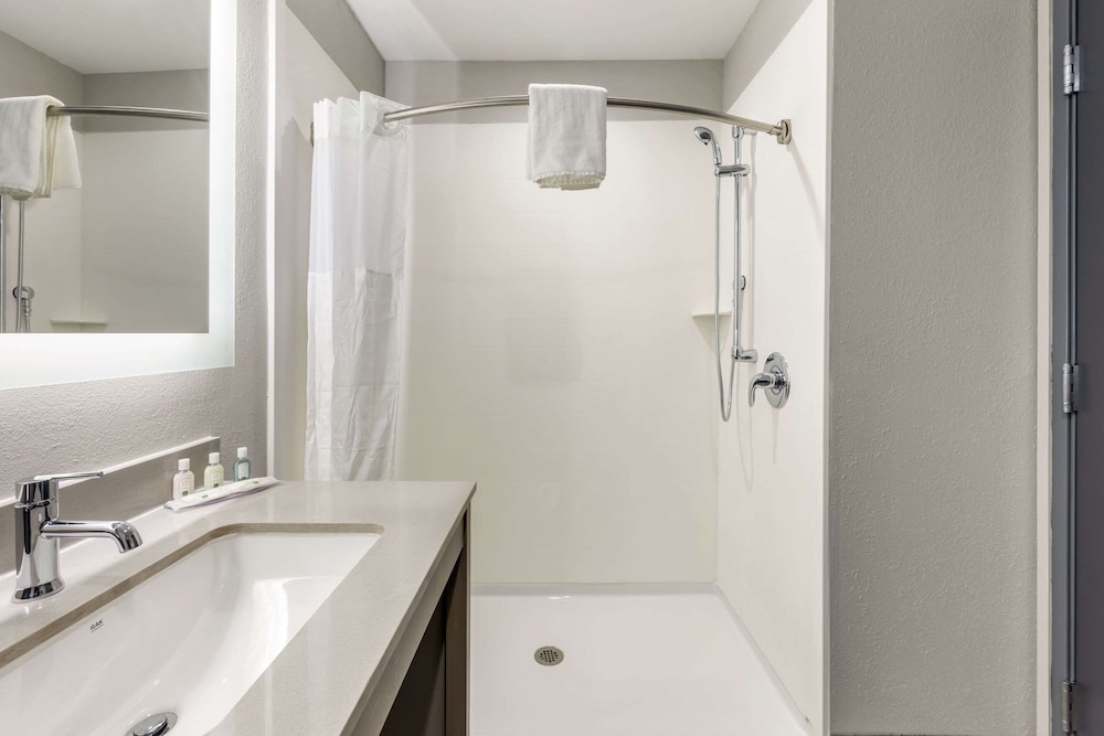 Quality Inn and Suites Joelton Nashville, TN 43/44