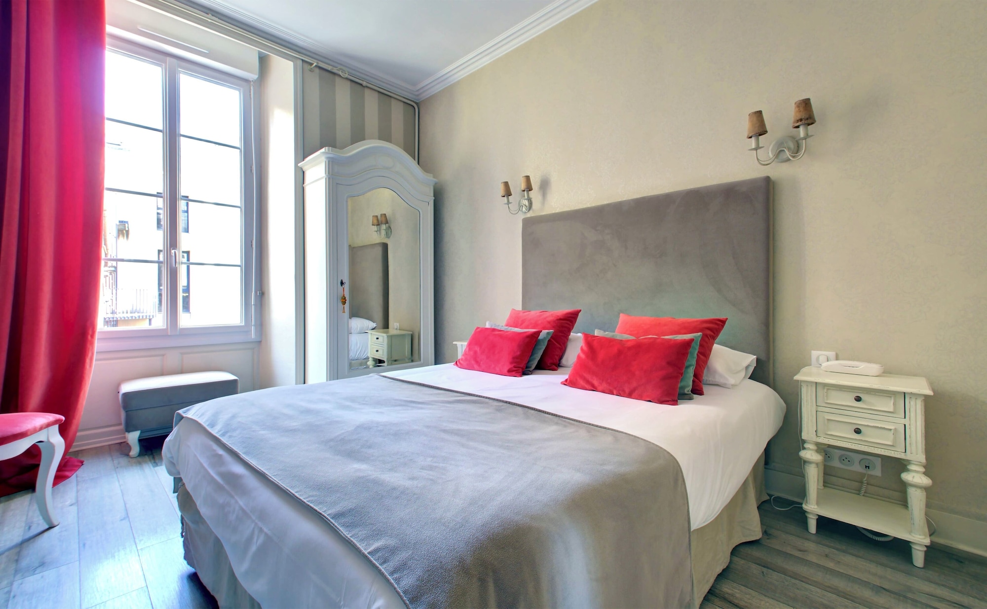 غرفة كلاسيكية بسرير مزدوج، Hotel Du Mail 2/10