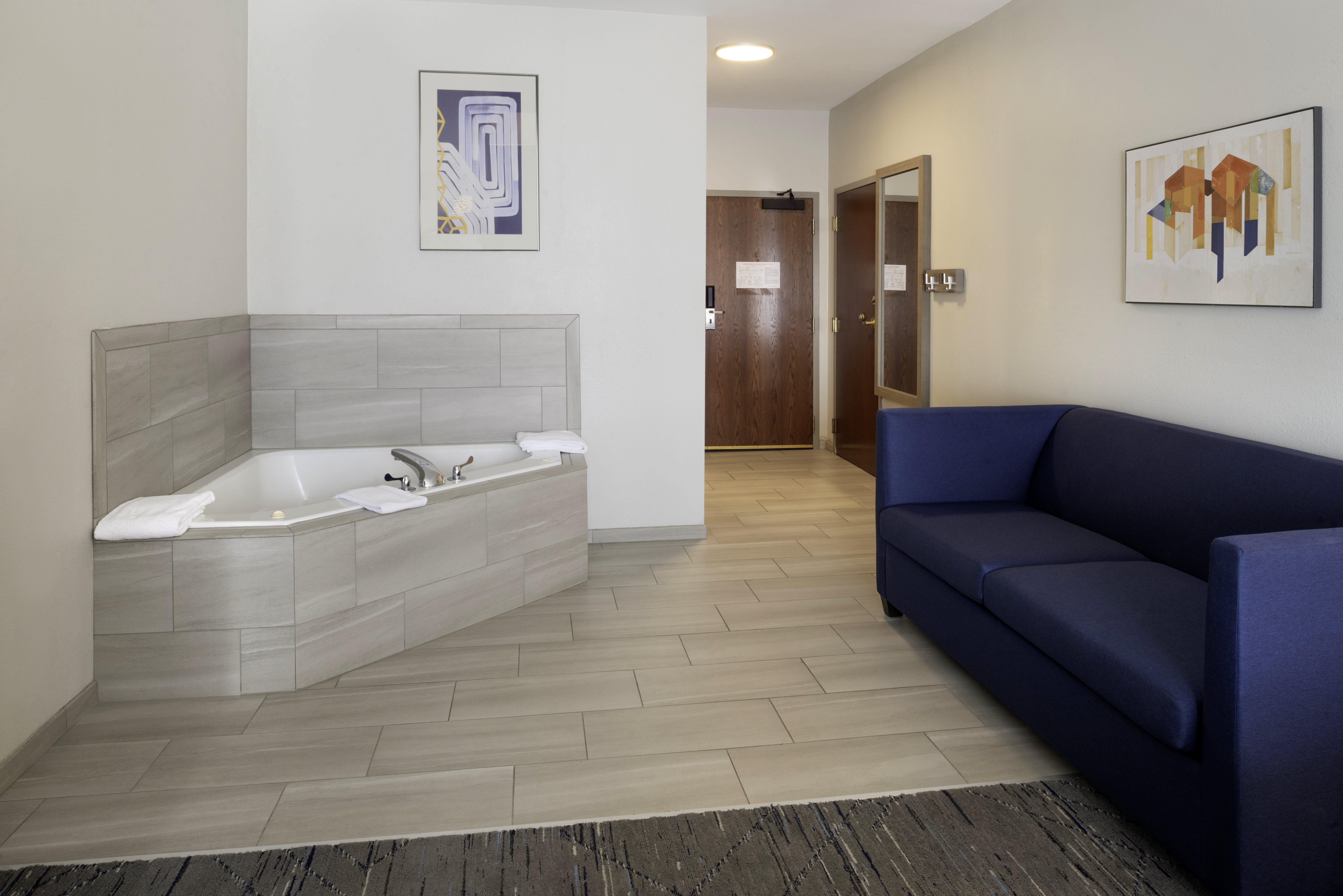 Holiday Inn Express Hotel Suites Fort Atkinson 49/74