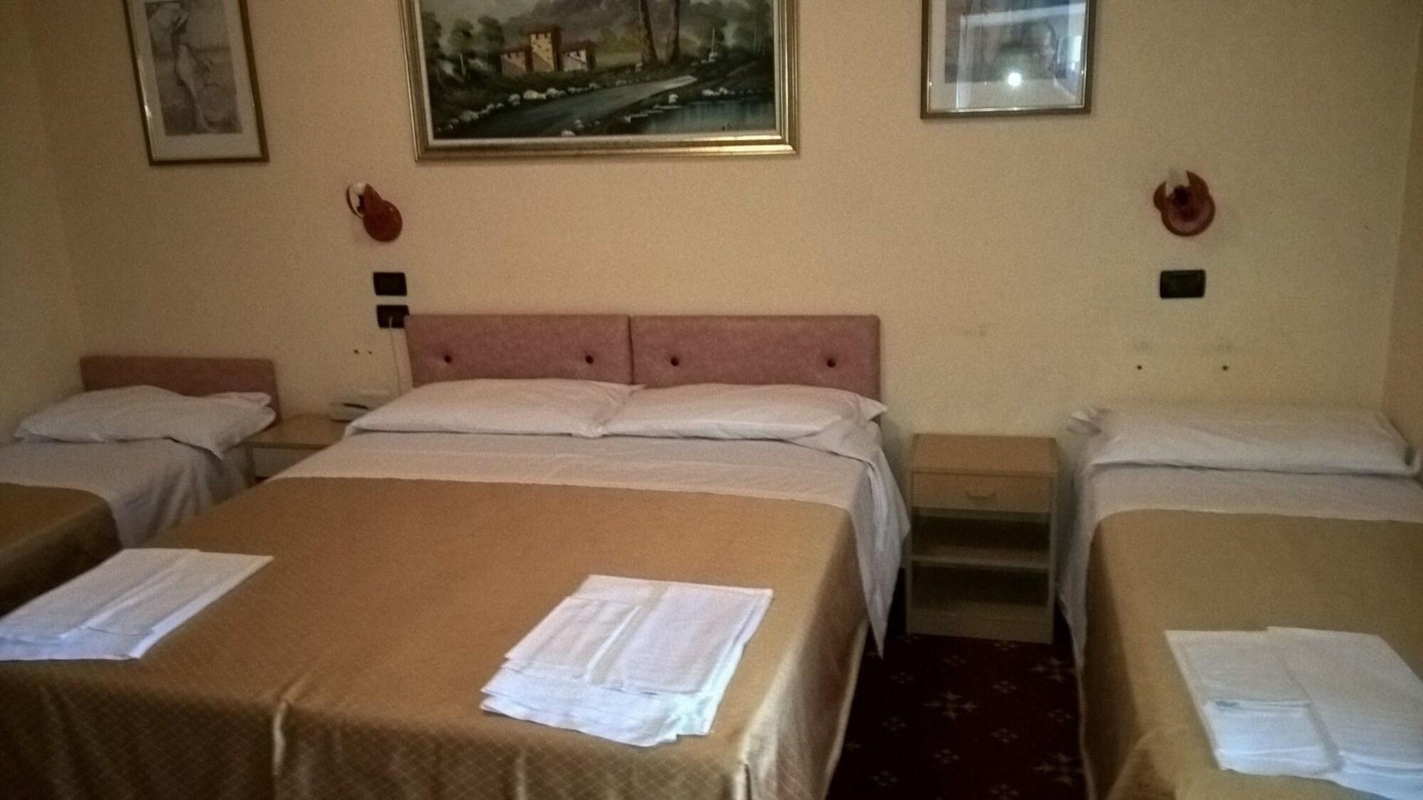 Hotel Parigi 18/44
