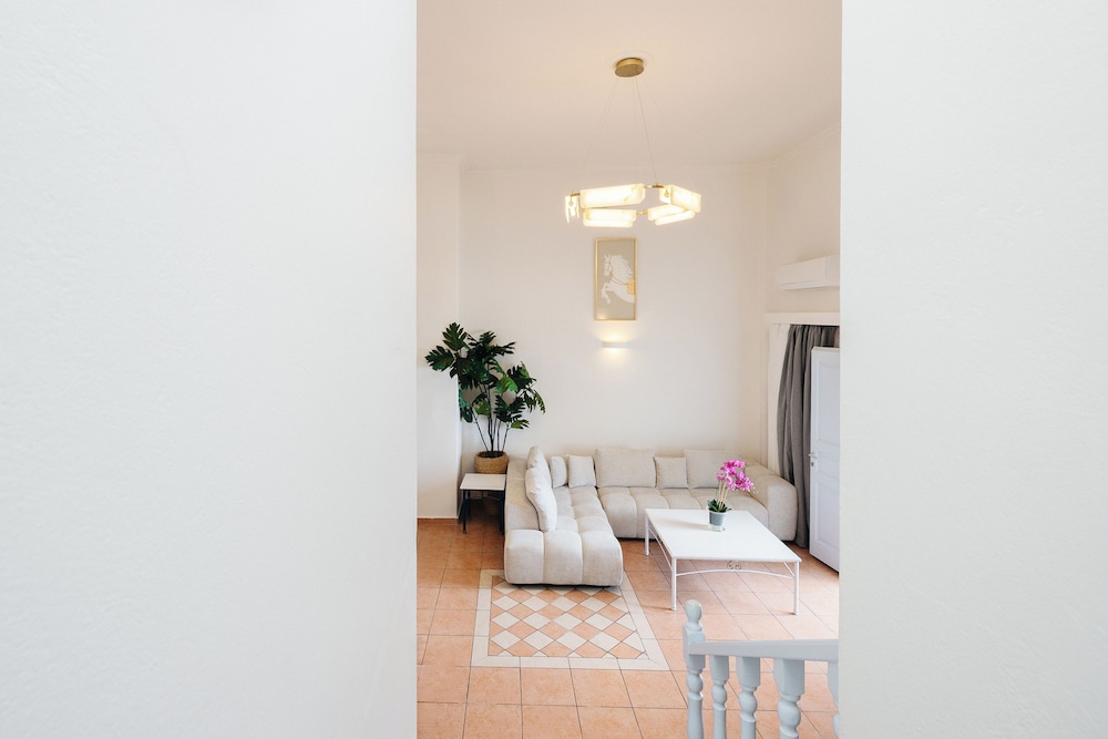 Kastro Suites 6/78