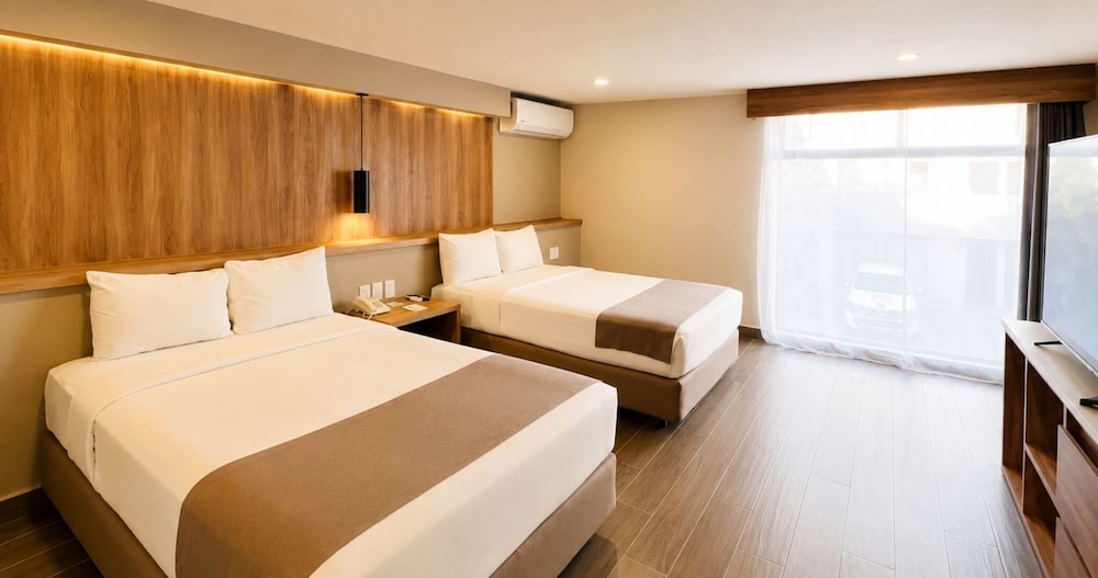 La Posada Hotel &amp; Suites 25/68