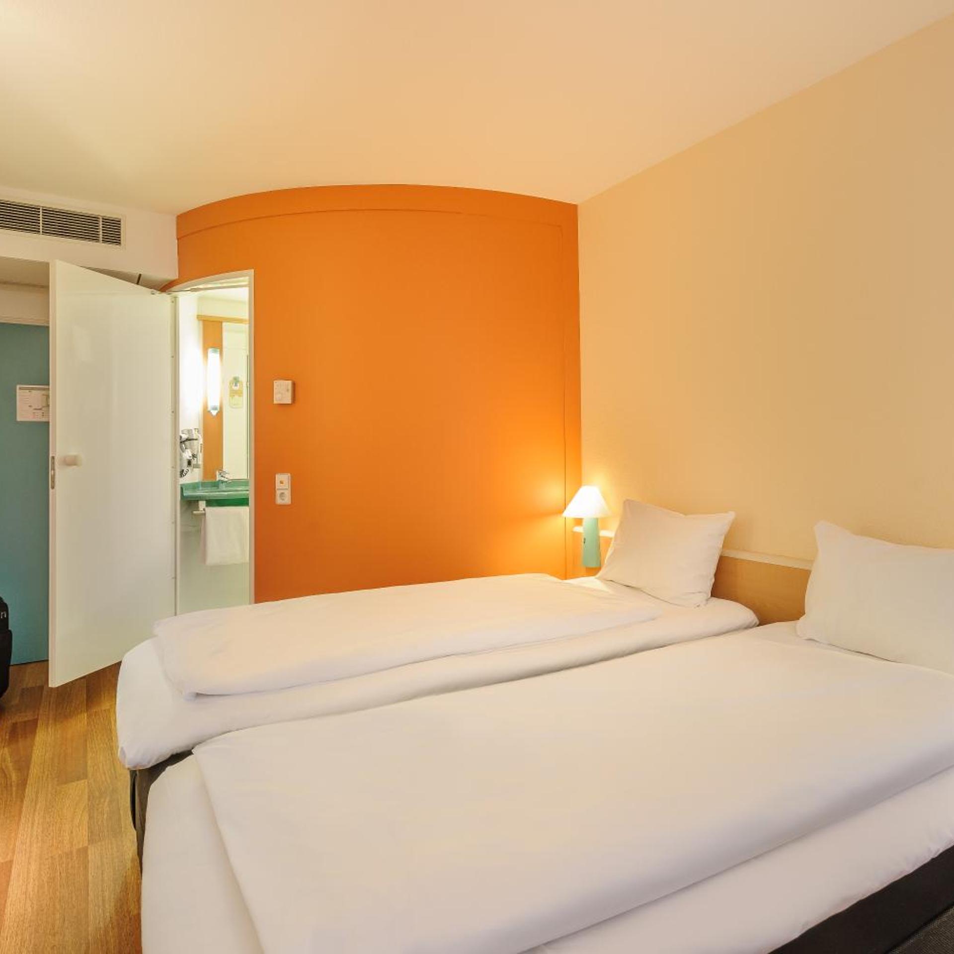 Room, Single Bed