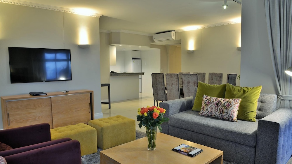 Peninsula All-Suite Hotel by Dream Resorts 32/49